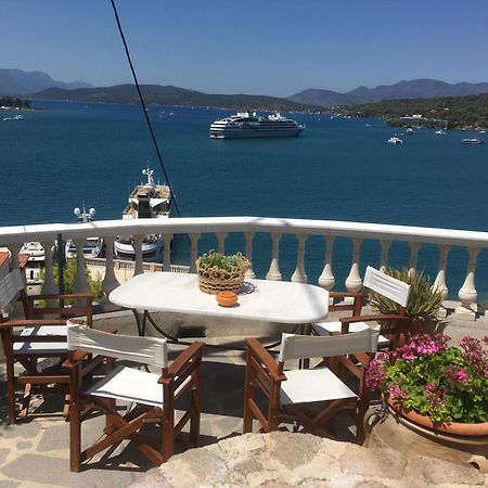 Kasteli Suite Poros Town Bagian luar foto