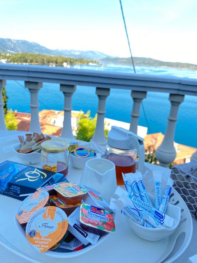 Kasteli Suite Poros Town Bagian luar foto