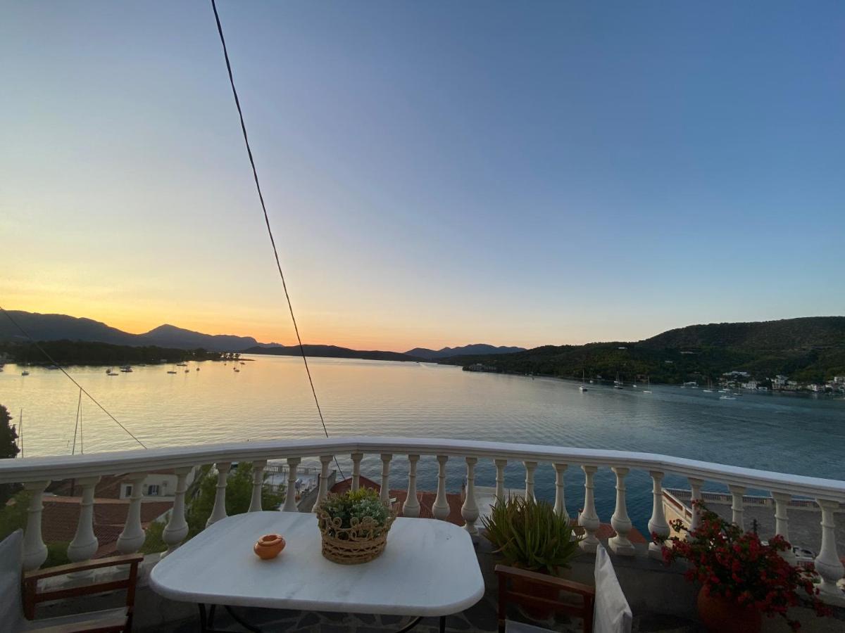 Kasteli Suite Poros Town Bagian luar foto