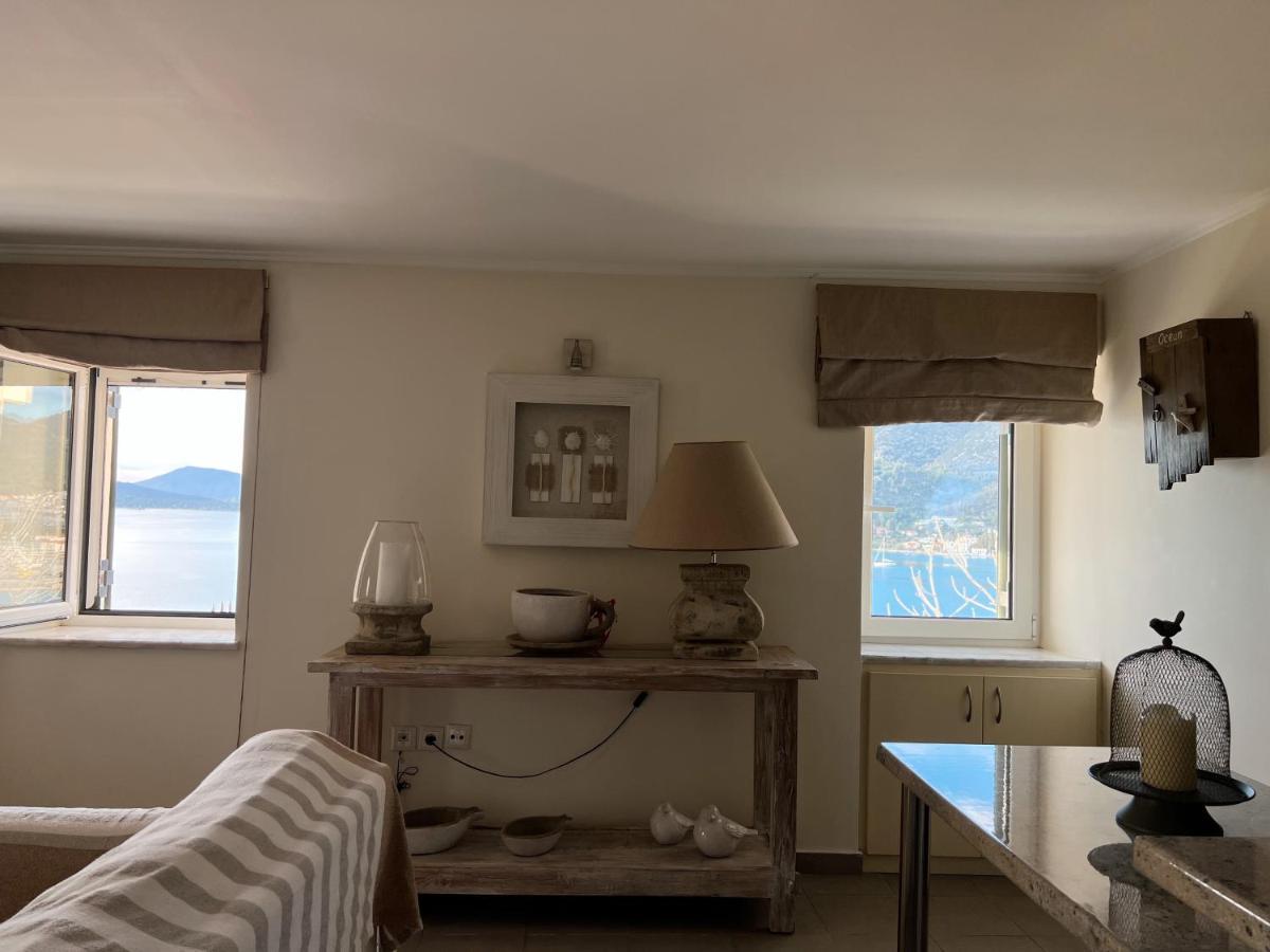 Kasteli Suite Poros Town Bagian luar foto