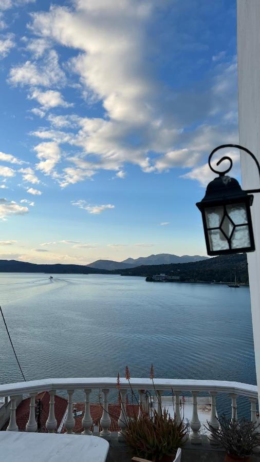 Kasteli Suite Poros Town Bagian luar foto