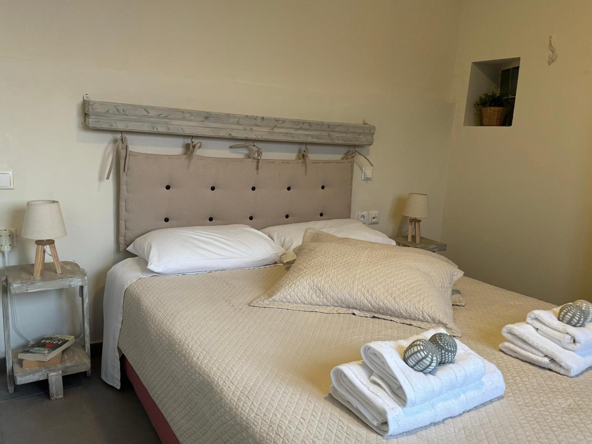 Kasteli Suite Poros Town Bagian luar foto