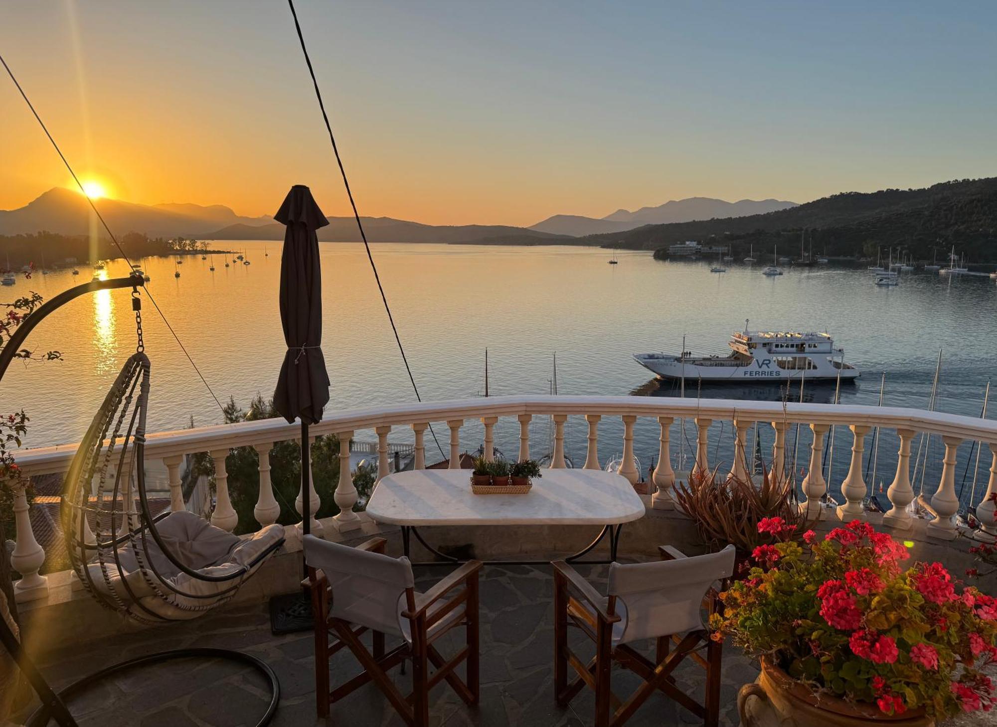 Kasteli Suite Poros Town Bagian luar foto