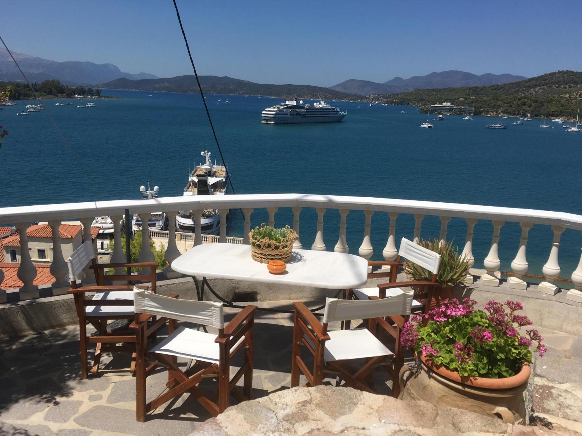 Kasteli Suite Poros Town Bagian luar foto
